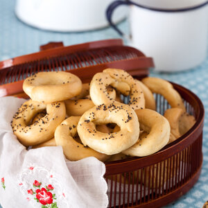 Russian Monday: "Sushki" - Sweet Tea Bread, Baked Crunchy Round Snacks